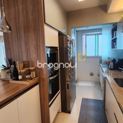 Cobertura com 206m², 2 quartos (sendo 2 suítes), 2 garagens, no bairro Agronômica em Florianópolis