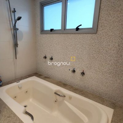 Cobertura com 206m², 2 quartos (sendo 2 suítes), 2 garagens, no bairro Agronômica em Florianópolis