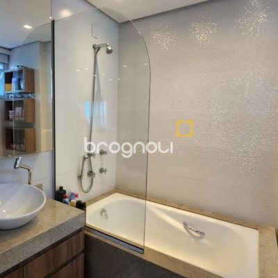 Cobertura com 206m², 2 quartos (sendo 2 suítes), 2 garagens, no bairro Agronômica em Florianópolis