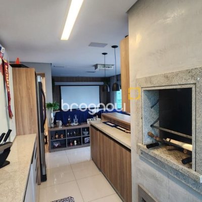 Cobertura com 206m², 2 quartos (sendo 2 suítes), 2 garagens, no bairro Agronômica em Florianópolis