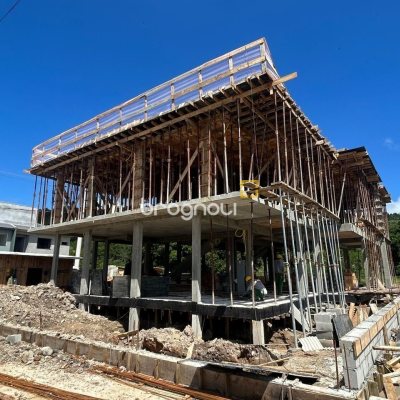 Casa com 133m², 3 quartos (sendo 1 suíte), 1 garagem, no bairro Vargem Pequena em Florianópolis