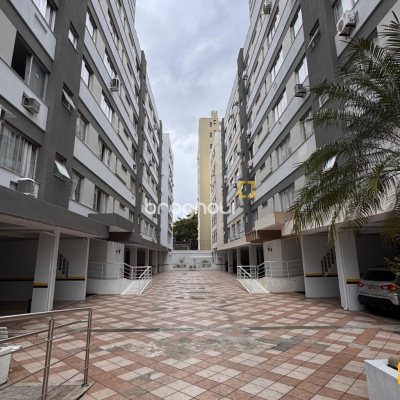 Apartamento com 104m², 3 quartos (sendo 1 suíte), 1 garagem, no bairro Centro em Florianópolis