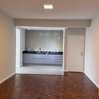 Apartamento com 104m², 3 quartos (sendo 1 suíte), 1 garagem, no bairro Centro em Florianópolis