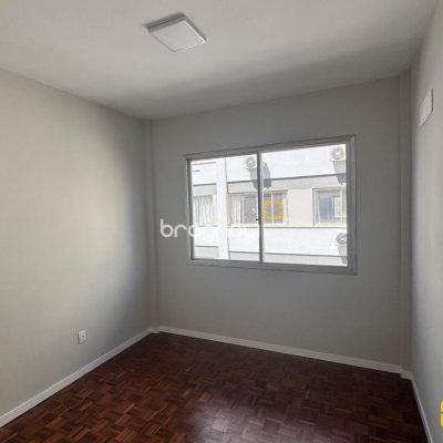 Apartamento com 104m², 3 quartos (sendo 1 suíte), 1 garagem, no bairro Centro em Florianópolis