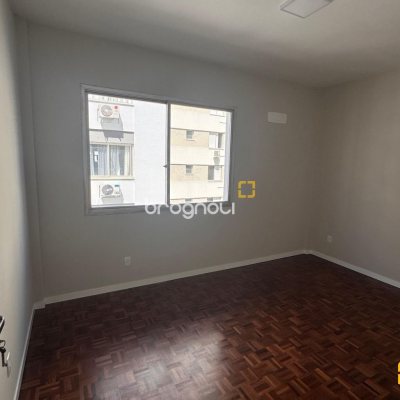 Apartamento com 104m², 3 quartos (sendo 1 suíte), 1 garagem, no bairro Centro em Florianópolis