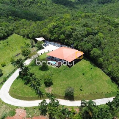 Sítio com 342m², 4 quartos (sendo 2 suítes), 2 garagens, no bairro Colônia Santa Luzia em Santo Amaro da Imperatriz
