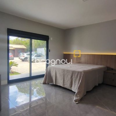 Sítio com 342m², 4 quartos (sendo 2 suítes), 2 garagens, no bairro Colônia Santa Luzia em Santo Amaro da Imperatriz