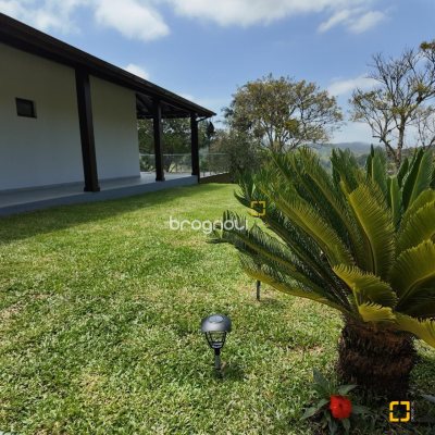 Sítio com 342m², 4 quartos (sendo 2 suítes), 2 garagens, no bairro Colônia Santa Luzia em Santo Amaro da Imperatriz