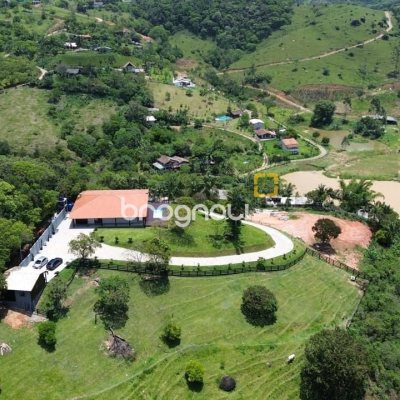 Sítio com 342m², 4 quartos (sendo 2 suítes), 2 garagens, no bairro Colônia Santa Luzia em Santo Amaro da Imperatriz