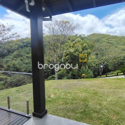 Sítio com 342m², 4 quartos (sendo 2 suítes), 2 garagens, no bairro Colônia Santa Luzia em Santo Amaro da Imperatriz