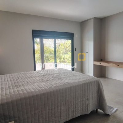 Sítio com 342m², 4 quartos (sendo 2 suítes), 2 garagens, no bairro Colônia Santa Luzia em Santo Amaro da Imperatriz