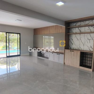 Sítio com 342m², 4 quartos (sendo 2 suítes), 2 garagens, no bairro Colônia Santa Luzia em Santo Amaro da Imperatriz