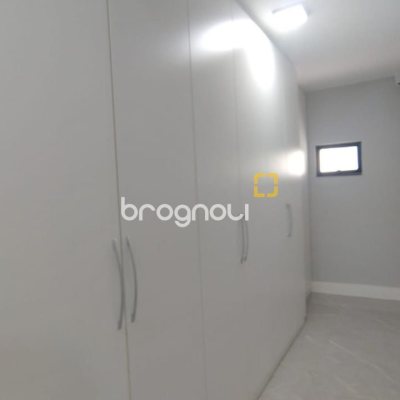 Sítio com 342m², 4 quartos (sendo 2 suítes), 2 garagens, no bairro Colônia Santa Luzia em Santo Amaro da Imperatriz
