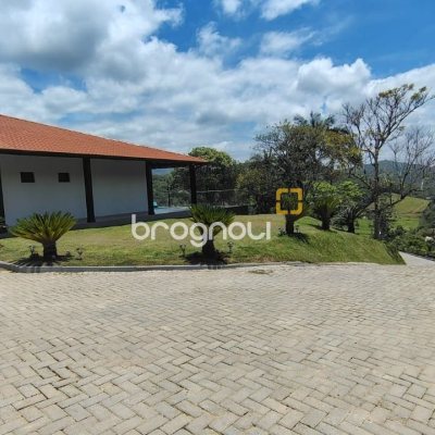 Sítio com 342m², 4 quartos (sendo 2 suítes), 2 garagens, no bairro Colônia Santa Luzia em Santo Amaro da Imperatriz