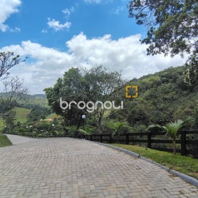 Sítio com 342m², 4 quartos (sendo 2 suítes), 2 garagens, no bairro Colônia Santa Luzia em Santo Amaro da Imperatriz
