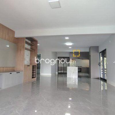 Sítio com 342m², 4 quartos (sendo 2 suítes), 2 garagens, no bairro Colônia Santa Luzia em Santo Amaro da Imperatriz