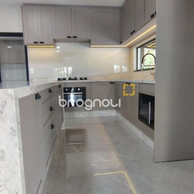 Sítio com 342m², 4 quartos (sendo 2 suítes), 2 garagens, no bairro Colônia Santa Luzia em Santo Amaro da Imperatriz