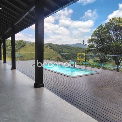 Sítio com 342m², 4 quartos (sendo 2 suítes), 2 garagens, no bairro Colônia Santa Luzia em Santo Amaro da Imperatriz