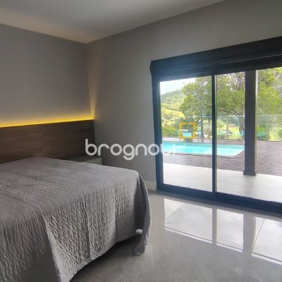 Sítio com 342m², 4 quartos (sendo 2 suítes), 2 garagens, no bairro Colônia Santa Luzia em Santo Amaro da Imperatriz