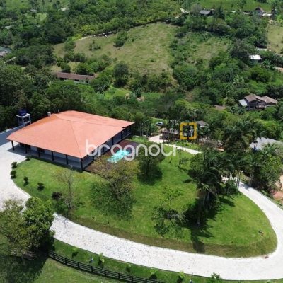 Sítio com 342m², 4 quartos (sendo 2 suítes), 2 garagens, no bairro Colônia Santa Luzia em Santo Amaro da Imperatriz