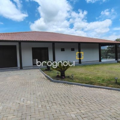 Sítio com 342m², 4 quartos (sendo 2 suítes), 2 garagens, no bairro Colônia Santa Luzia em Santo Amaro da Imperatriz