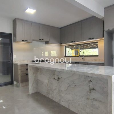 Sítio com 342m², 4 quartos (sendo 2 suítes), 2 garagens, no bairro Colônia Santa Luzia em Santo Amaro da Imperatriz