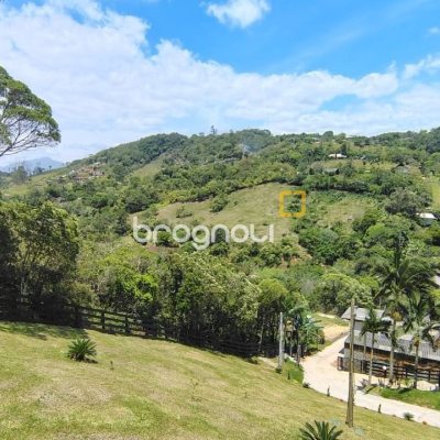 Sítio com 342m², 4 quartos (sendo 2 suítes), 2 garagens, no bairro Colônia Santa Luzia em Santo Amaro da Imperatriz