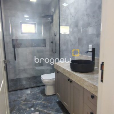 Sítio com 342m², 4 quartos (sendo 2 suítes), 2 garagens, no bairro Colônia Santa Luzia em Santo Amaro da Imperatriz
