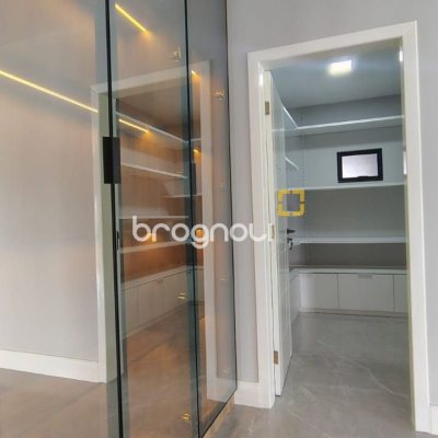 Sítio com 342m², 4 quartos (sendo 2 suítes), 2 garagens, no bairro Colônia Santa Luzia em Santo Amaro da Imperatriz