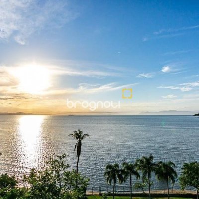 Cobertura com 487m², 4 quartos (sendo 4 suítes), 4 garagens, no bairro João Paulo em Florianópolis