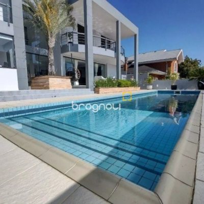 Casa com 585m², 5 quartos (sendo 3 suítes), 6 garagens, no bairro João Paulo em Florianópolis