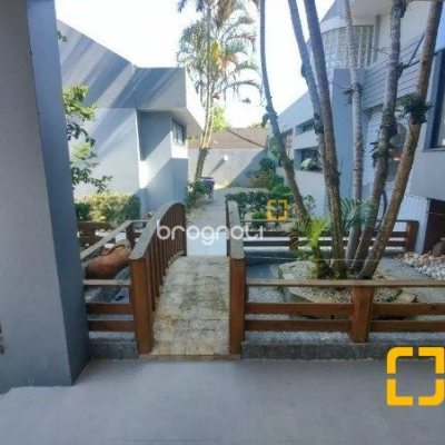 Casa com 585m², 5 quartos (sendo 3 suítes), 6 garagens, no bairro João Paulo em Florianópolis