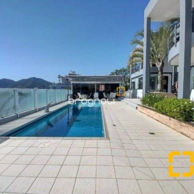Casa com 585m², 5 quartos (sendo 3 suítes), 6 garagens, no bairro João Paulo em Florianópolis