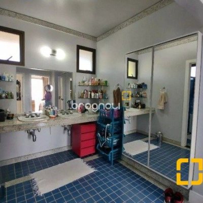 Casa com 585m², 5 quartos (sendo 3 suítes), 6 garagens, no bairro João Paulo em Florianópolis