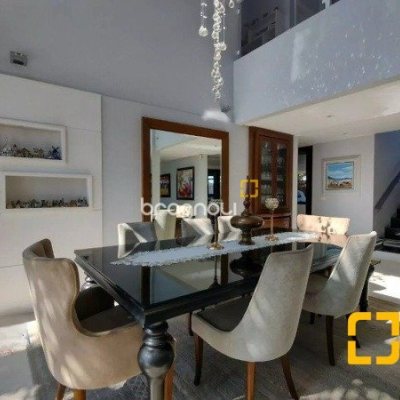 Casa com 585m², 5 quartos (sendo 3 suítes), 6 garagens, no bairro João Paulo em Florianópolis
