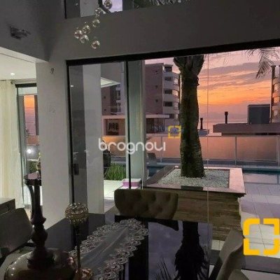 Casa com 585m², 5 quartos (sendo 3 suítes), 6 garagens, no bairro João Paulo em Florianópolis