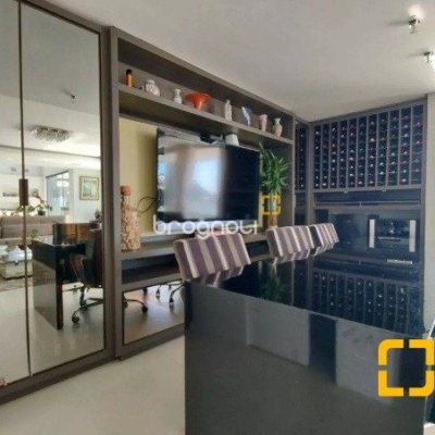 Casa com 585m², 5 quartos (sendo 3 suítes), 6 garagens, no bairro João Paulo em Florianópolis