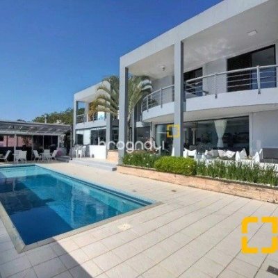 Casa com 585m², 5 quartos (sendo 3 suítes), 6 garagens, no bairro João Paulo em Florianópolis