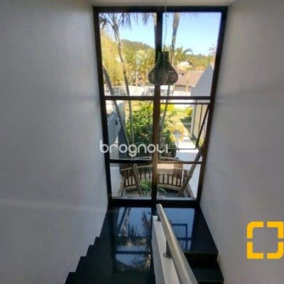 Casa com 585m², 5 quartos (sendo 3 suítes), 6 garagens, no bairro João Paulo em Florianópolis