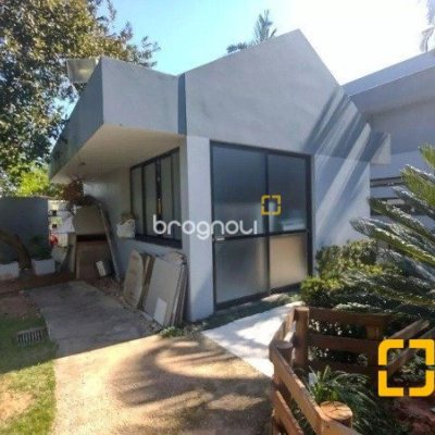 Casa com 585m², 5 quartos (sendo 3 suítes), 6 garagens, no bairro João Paulo em Florianópolis