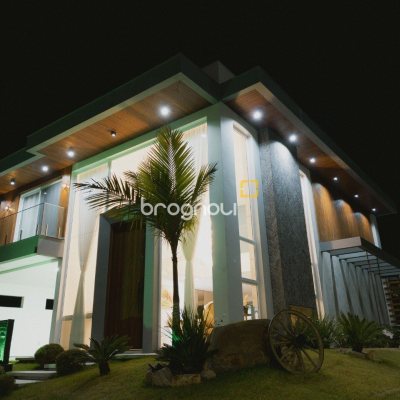 Casa de Condomínio com 411m², 5 quartos (sendo 4 suítes), 2 garagens, no bairro Ratones em Florianópolis