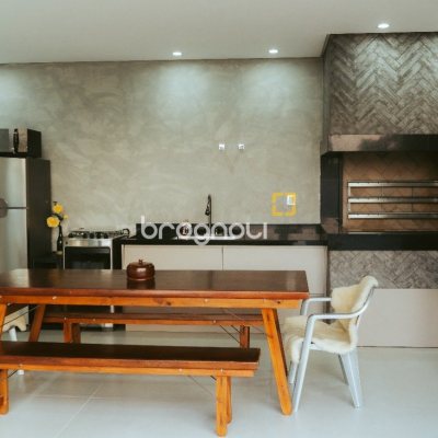 Casa de Condomínio com 411m², 5 quartos (sendo 4 suítes), 2 garagens, no bairro Ratones em Florianópolis
