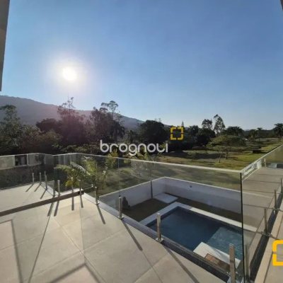 Casa de Condomínio com 411m², 5 quartos (sendo 4 suítes), 2 garagens, no bairro Ratones em Florianópolis
