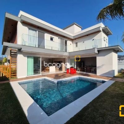 Casa de Condomínio com 411m², 5 quartos (sendo 4 suítes), 2 garagens, no bairro Ratones em Florianópolis