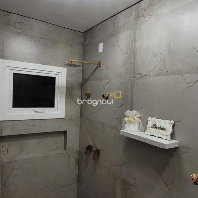 Casa de Condomínio com 411m², 5 quartos (sendo 4 suítes), 2 garagens, no bairro Ratones em Florianópolis