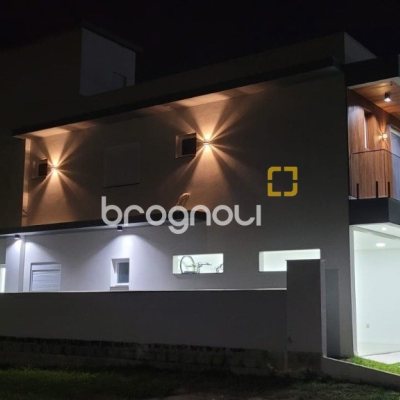 Casa de Condomínio com 411m², 5 quartos (sendo 4 suítes), 2 garagens, no bairro Ratones em Florianópolis