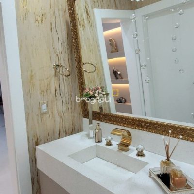 Casa de Condomínio com 411m², 5 quartos (sendo 4 suítes), 2 garagens, no bairro Ratones em Florianópolis