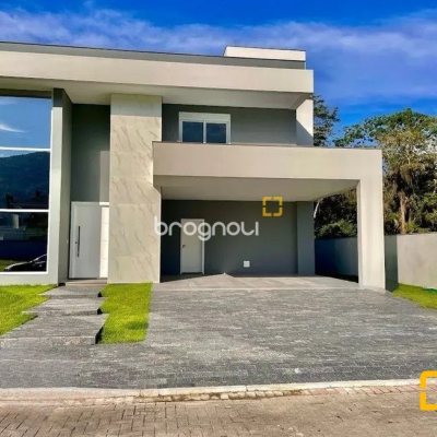 Casa de Condomínio com 266m², 4 quartos (sendo 3 suítes), 2 garagens, no bairro Ratones em Florianópolis