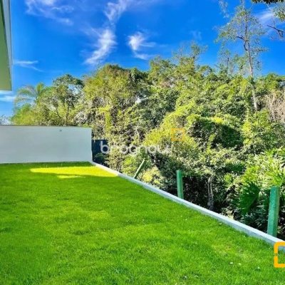 Casa de Condomínio com 266m², 4 quartos (sendo 3 suítes), 2 garagens, no bairro Ratones em Florianópolis