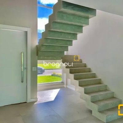 Casa de Condomínio com 266m², 4 quartos (sendo 3 suítes), 2 garagens, no bairro Ratones em Florianópolis